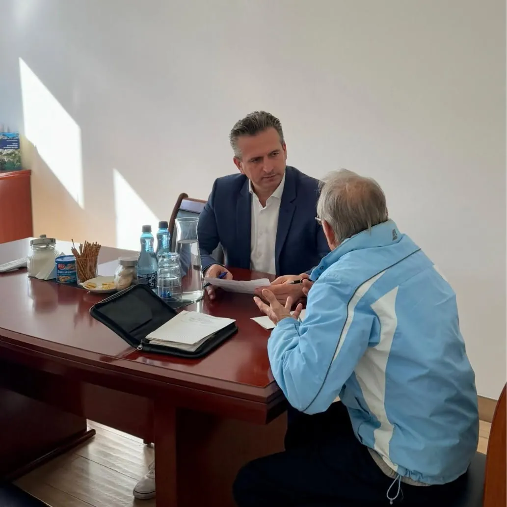 Robert Wardzała — rozmowa przy biurku