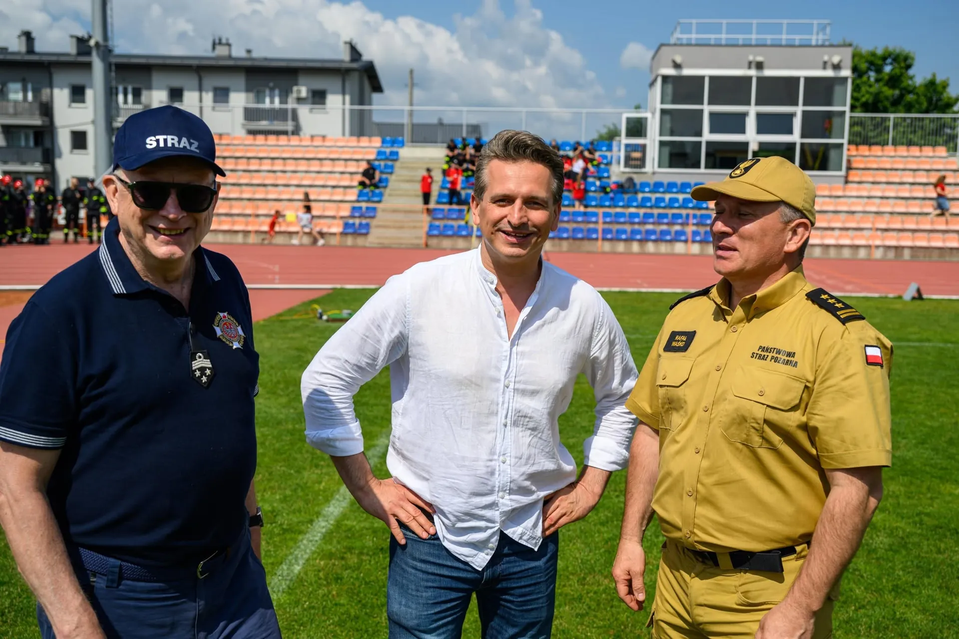 Robert Wardzała — ze strażakami na stadionie